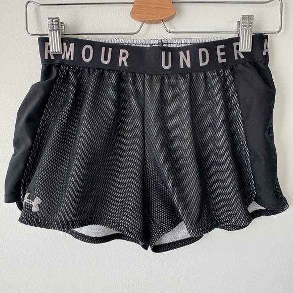 Under Armour Women's Black and Gray Athletic Shorts, Size XS - Picture 1 of 3